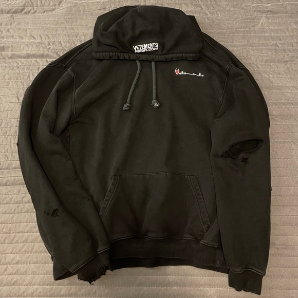 Vetements Distressed Hoodie - Picture 4 of 9